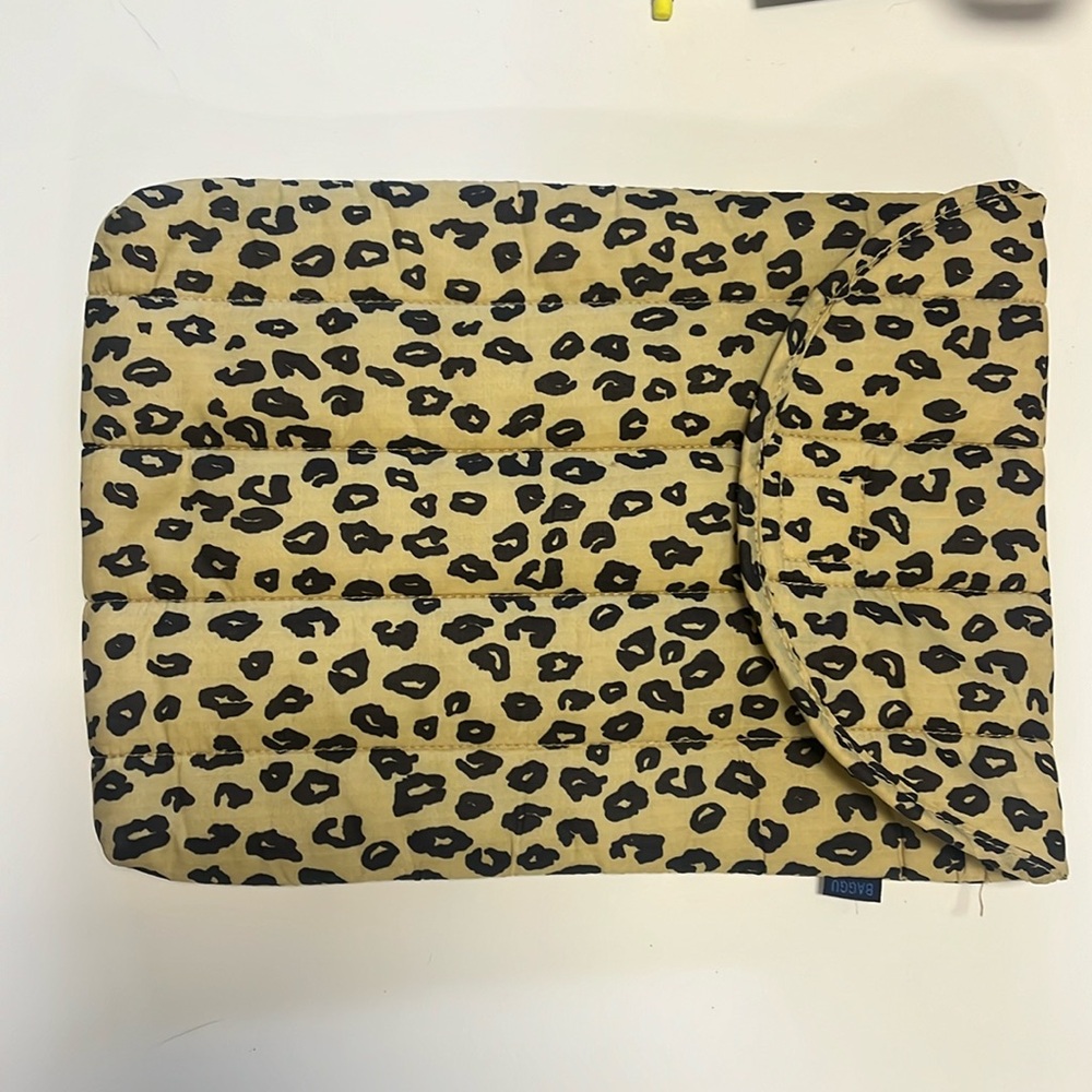 Baggu Puffy Laptop Sleeve 13"/14"  - Honey Leopard